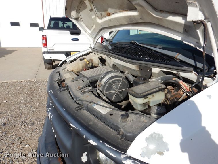 image for item JL9801 2002 Chevrolet Express G3500  fiber optic splicing truck