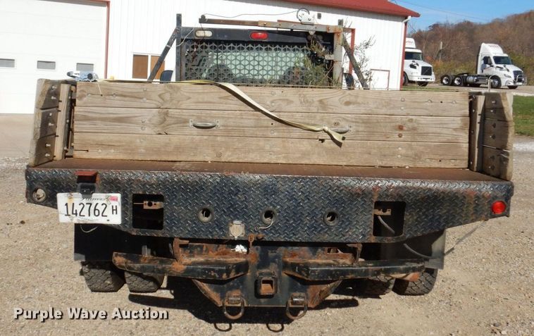 image for item JL9805 2005 Ford F550 Super Duty XL  Crew Cab flatbed truck