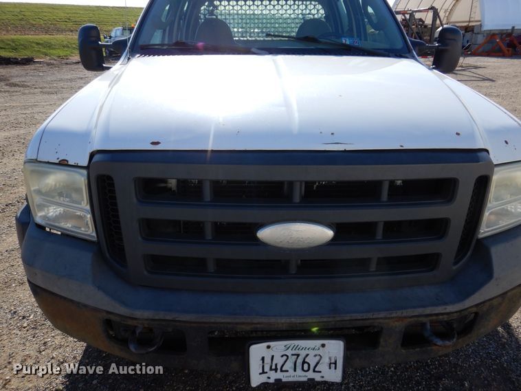 image for item JL9805 2005 Ford F550 Super Duty XL  Crew Cab flatbed truck