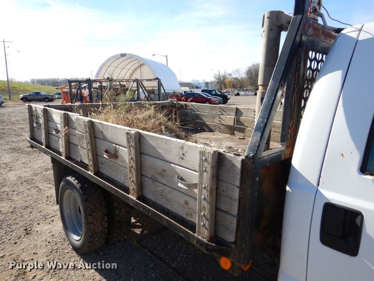 image for item JL9805 2005 Ford F550 Super Duty XL  Crew Cab flatbed truck