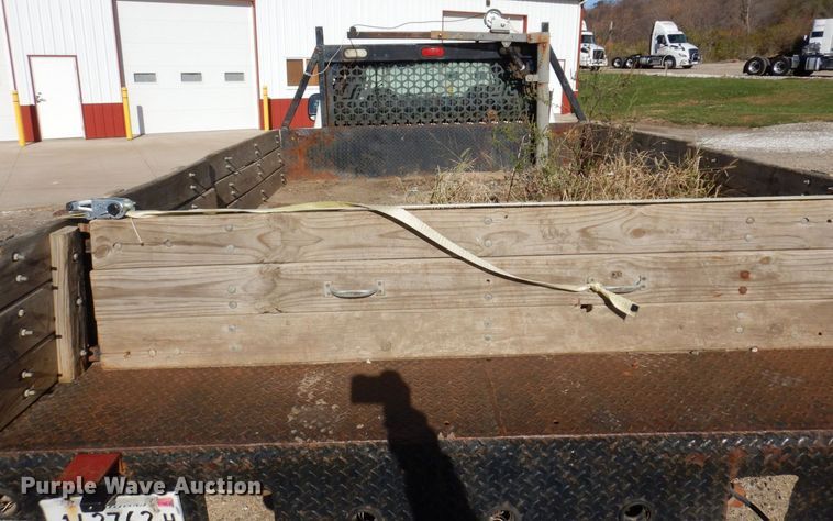 image for item JL9805 2005 Ford F550 Super Duty XL  Crew Cab flatbed truck