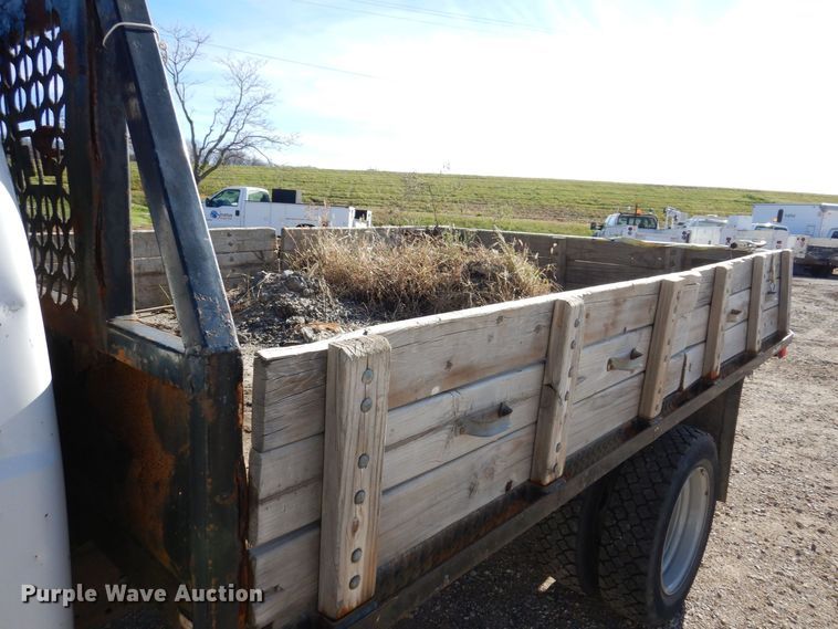 image for item JL9805 2005 Ford F550 Super Duty XL  Crew Cab flatbed truck