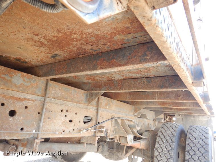 image for item JL9805 2005 Ford F550 Super Duty XL  Crew Cab flatbed truck