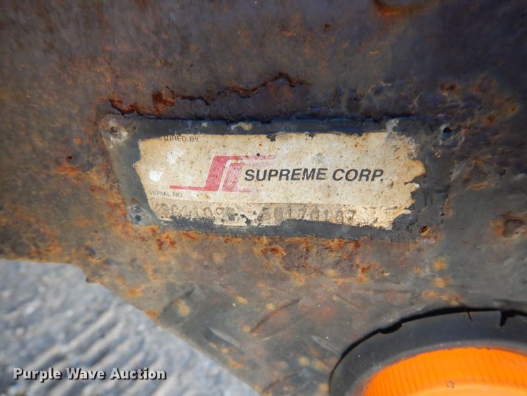 image for item JL9805 2005 Ford F550 Super Duty XL  Crew Cab flatbed truck