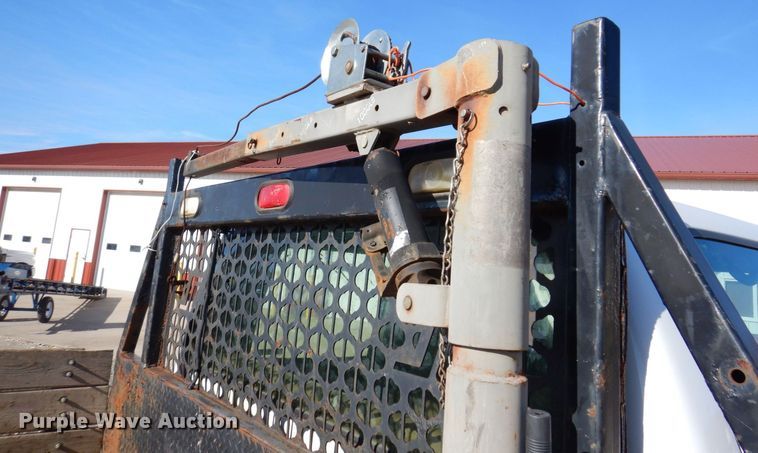 image for item JL9805 2005 Ford F550 Super Duty XL  Crew Cab flatbed truck