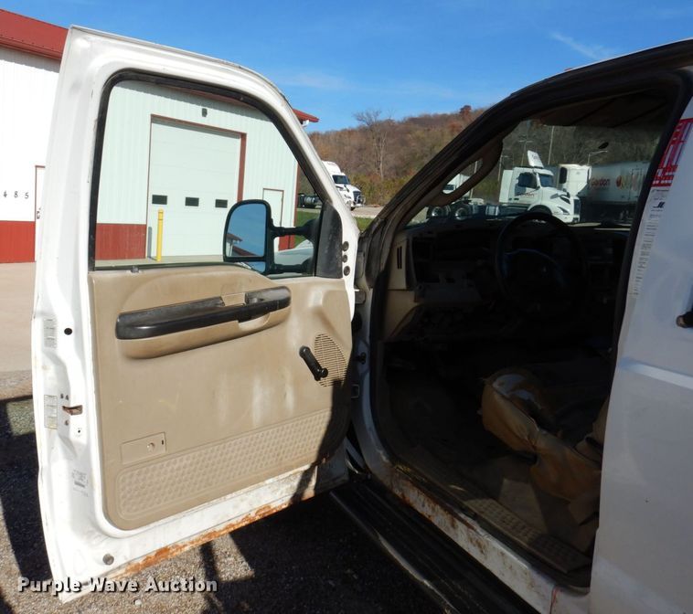 image for item JL9805 2005 Ford F550 Super Duty XL  Crew Cab flatbed truck