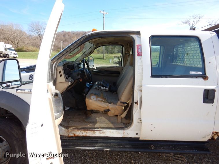 image for item JL9805 2005 Ford F550 Super Duty XL  Crew Cab flatbed truck