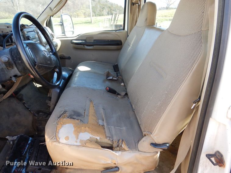 image for item JL9805 2005 Ford F550 Super Duty XL  Crew Cab flatbed truck