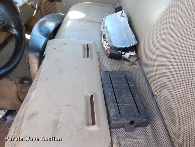 image for item JL9805 2005 Ford F550 Super Duty XL  Crew Cab flatbed truck