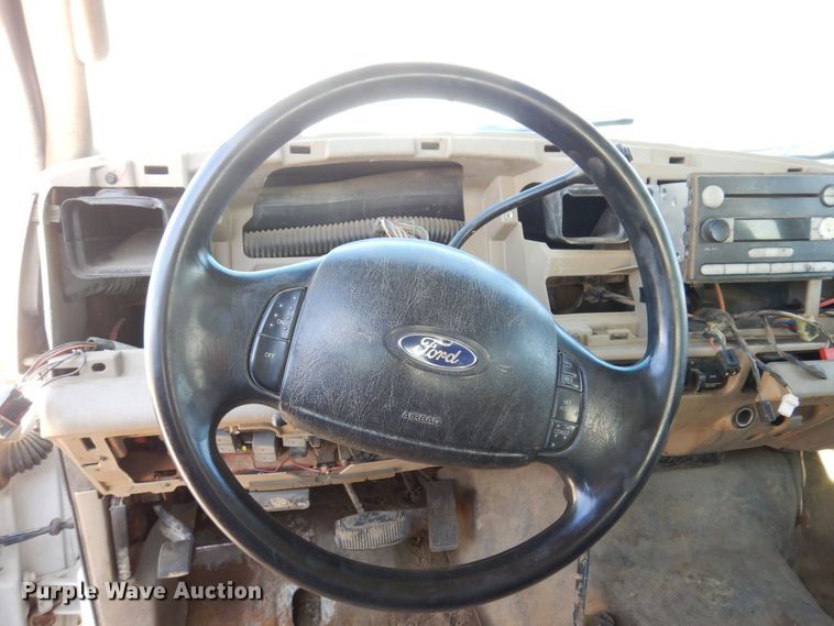 image for item JL9805 2005 Ford F550 Super Duty XL  Crew Cab flatbed truck