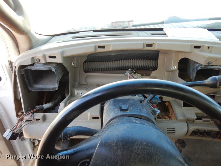 image for item JL9805 2005 Ford F550 Super Duty XL  Crew Cab flatbed truck