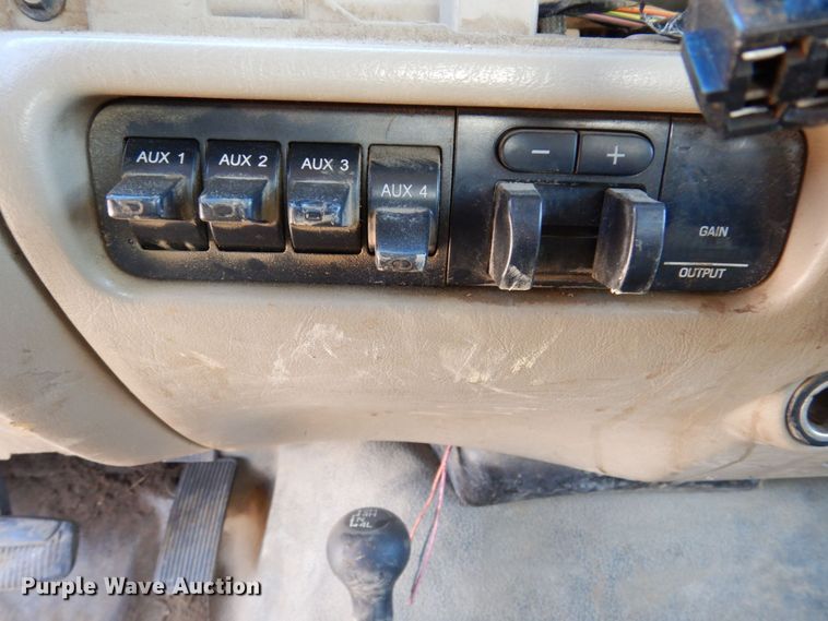 image for item JL9805 2005 Ford F550 Super Duty XL  Crew Cab flatbed truck