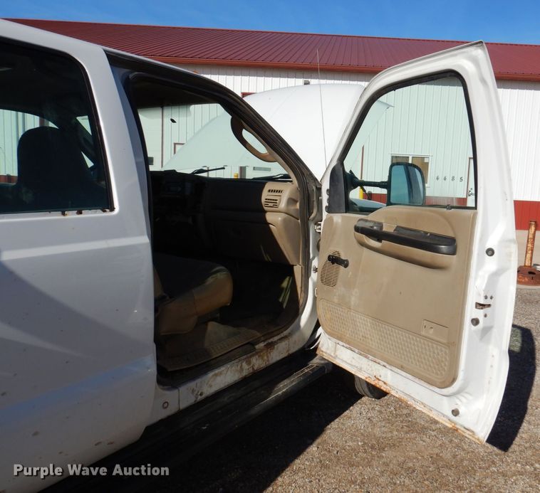 image for item JL9805 2005 Ford F550 Super Duty XL  Crew Cab flatbed truck