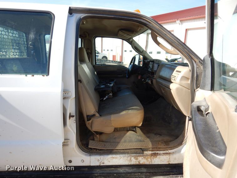 image for item JL9805 2005 Ford F550 Super Duty XL  Crew Cab flatbed truck