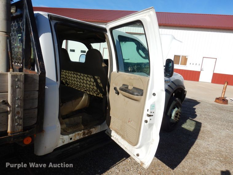 image for item JL9805 2005 Ford F550 Super Duty XL  Crew Cab flatbed truck