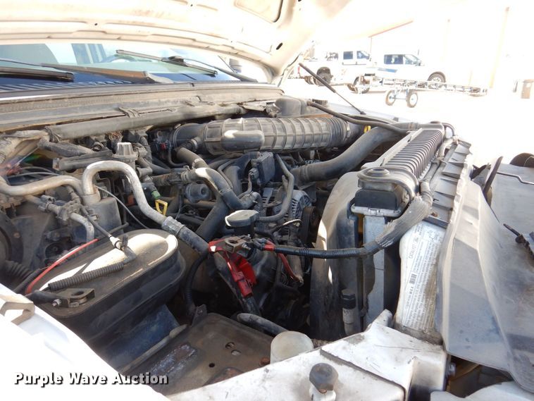 image for item JL9805 2005 Ford F550 Super Duty XL  Crew Cab flatbed truck