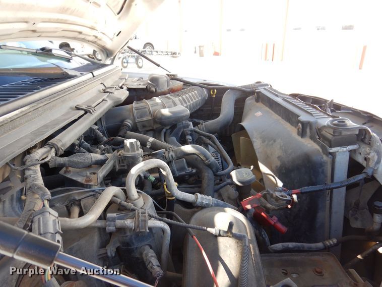 image for item JL9805 2005 Ford F550 Super Duty XL  Crew Cab flatbed truck