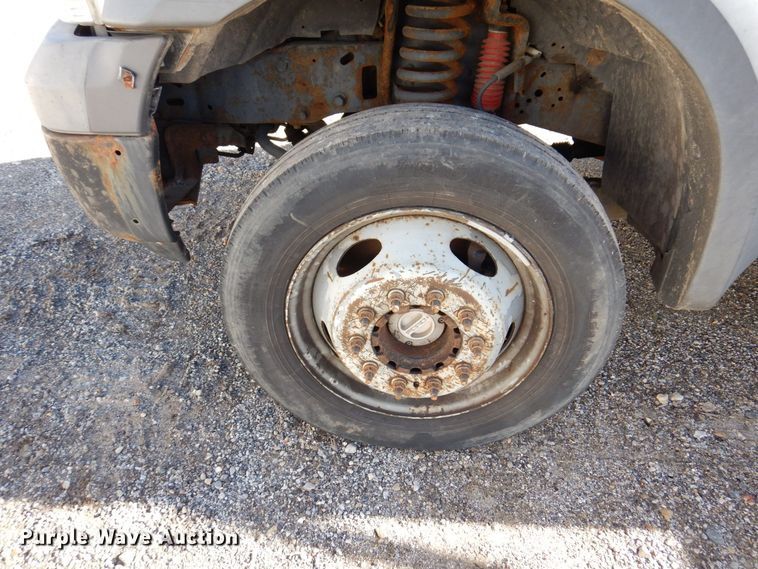 image for item JL9805 2005 Ford F550 Super Duty XL  Crew Cab flatbed truck