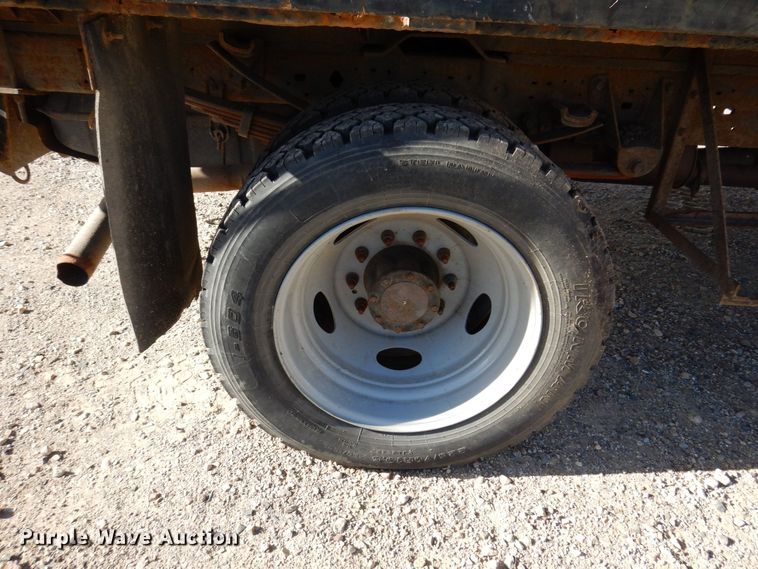 image for item JL9805 2005 Ford F550 Super Duty XL  Crew Cab flatbed truck