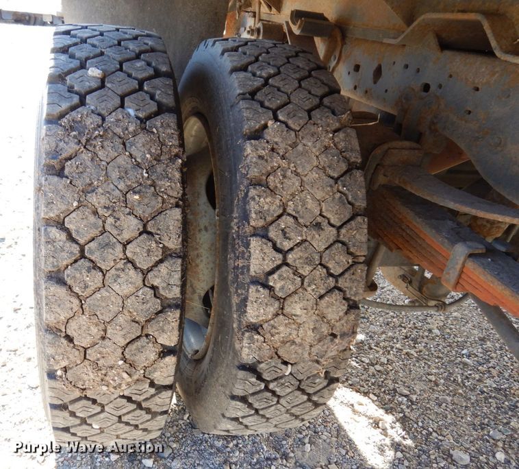 image for item JL9805 2005 Ford F550 Super Duty XL  Crew Cab flatbed truck