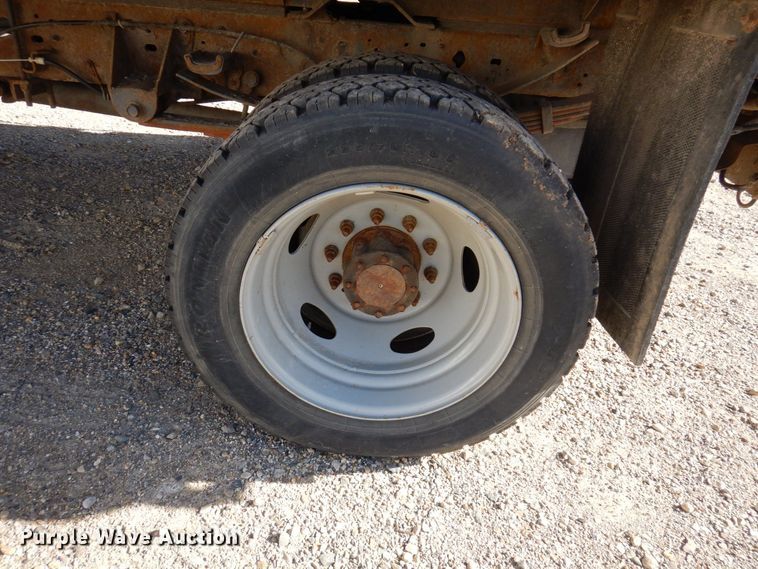 image for item JL9805 2005 Ford F550 Super Duty XL  Crew Cab flatbed truck