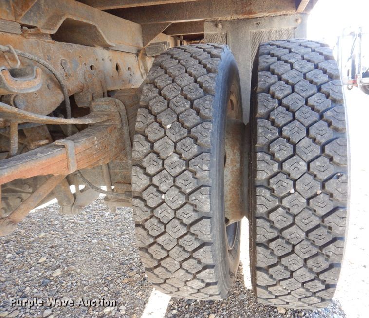 image for item JL9805 2005 Ford F550 Super Duty XL  Crew Cab flatbed truck