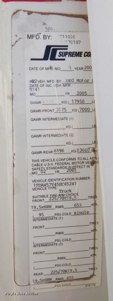 image for item JL9805 2005 Ford F550 Super Duty XL  Crew Cab flatbed truck