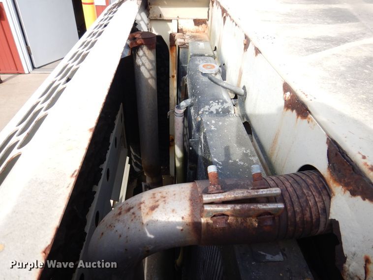 image for item JL9809 2006 Ingersoll Rand XP375WCU  air compressor