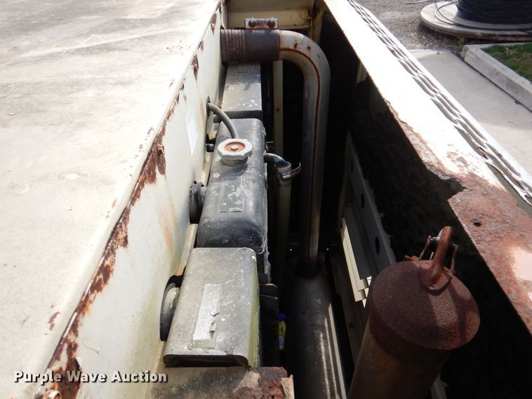 image for item JL9809 2006 Ingersoll Rand XP375WCU  air compressor