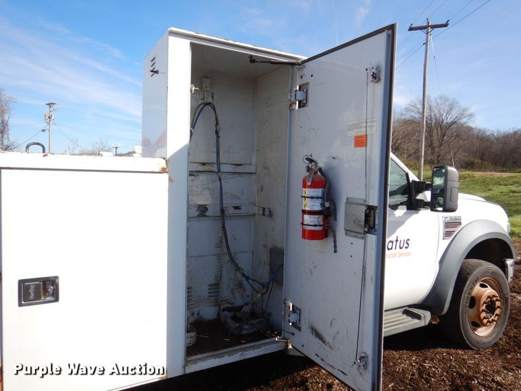 image for item JL9813 2009 Ford F550 Super Duty XL  utility / service truck