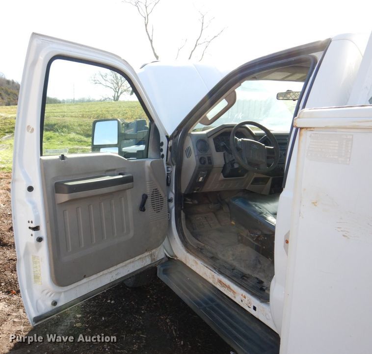 image for item JL9813 2009 Ford F550 Super Duty XL  utility / service truck