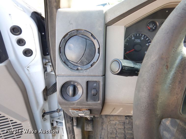 image for item JL9813 2009 Ford F550 Super Duty XL  utility / service truck
