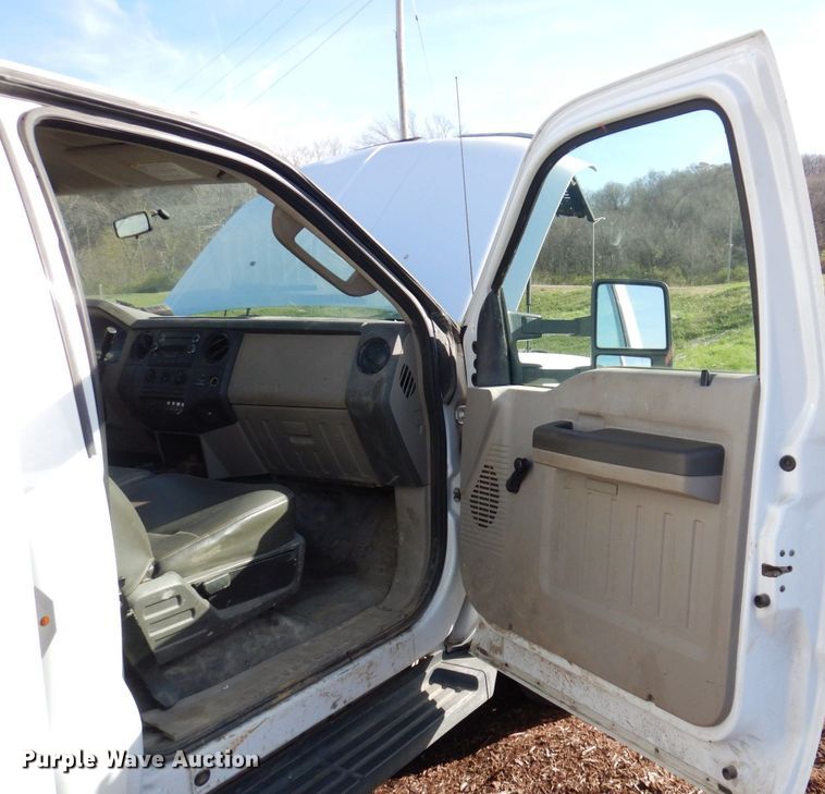 image for item JL9813 2009 Ford F550 Super Duty XL  utility / service truck