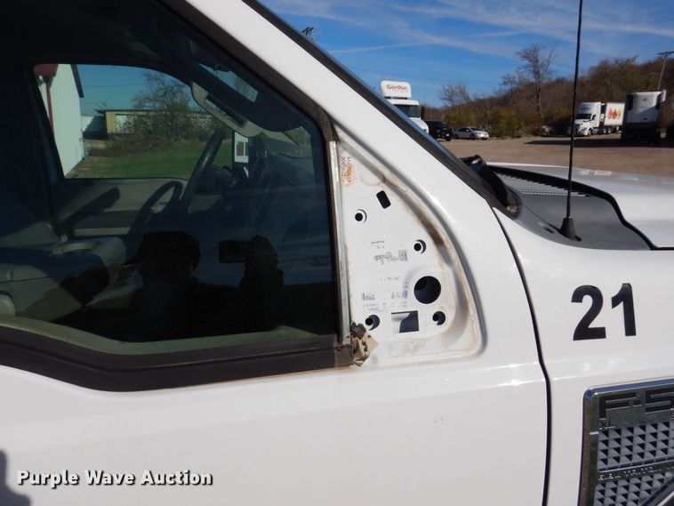 image for item JL9814 2008 Ford F550 Super Duty XL  utility / service truck