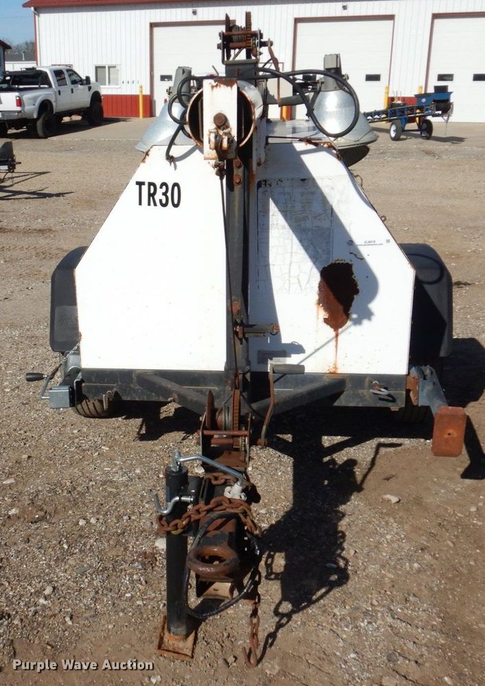 image for item JL9818 1999 Magnum 4060IMH  light plant