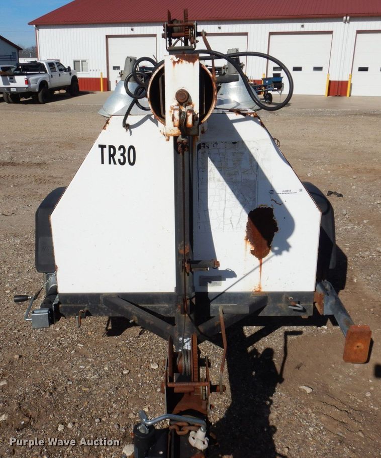 image for item JL9818 1999 Magnum 4060IMH  light plant