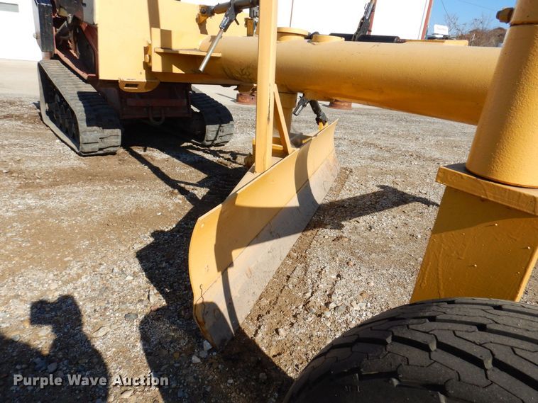 image for item JL9824 83"W compact utility loader grader