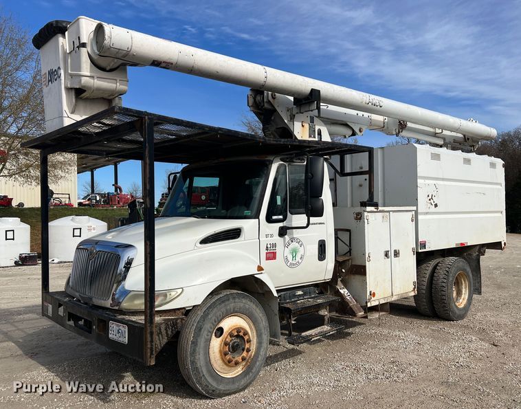 image for item JU9850 2005 International 4300  forestry bucket truck