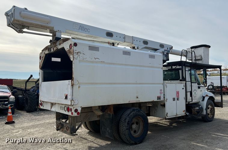 image for item JU9850 2005 International 4300  forestry bucket truck