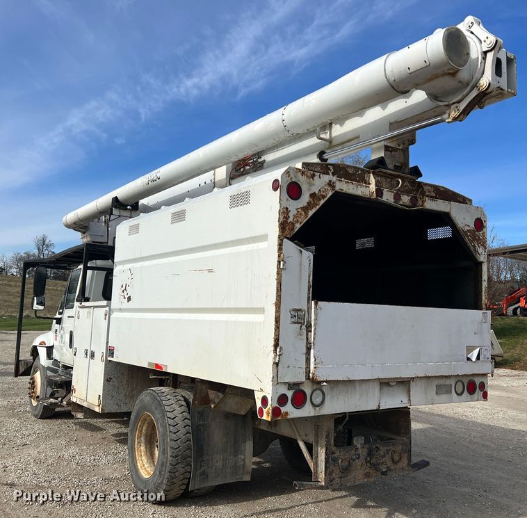 image for item JU9850 2005 International 4300  forestry bucket truck