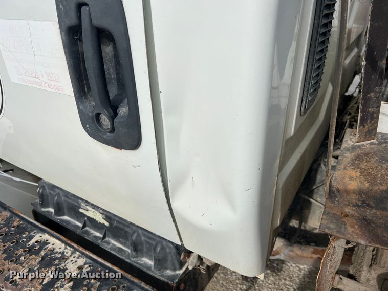 image for item JU9850 2005 International 4300  forestry bucket truck