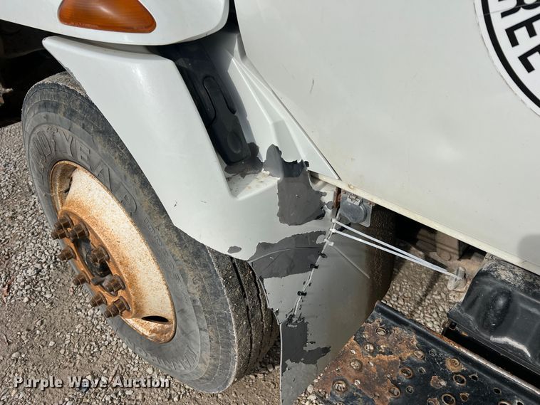 image for item JU9850 2005 International 4300  forestry bucket truck