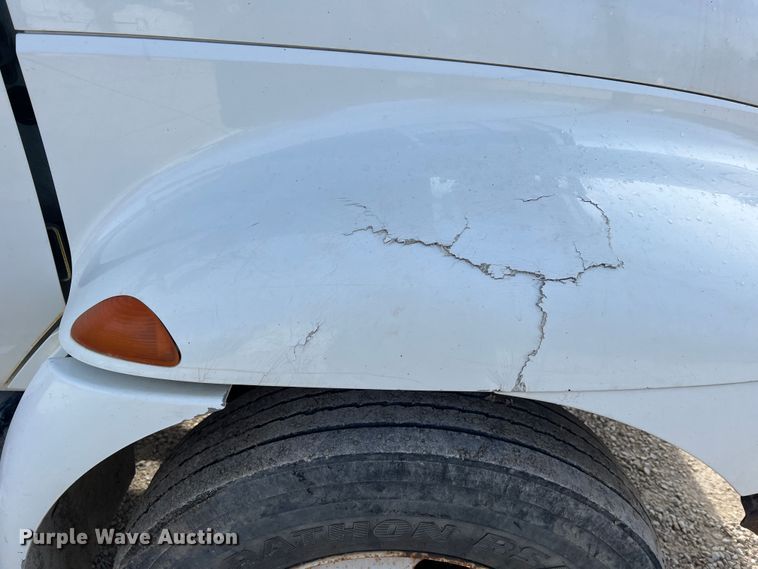 image for item JU9850 2005 International 4300  forestry bucket truck