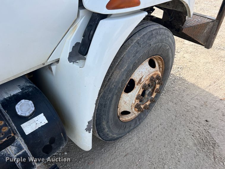 image for item JU9850 2005 International 4300  forestry bucket truck