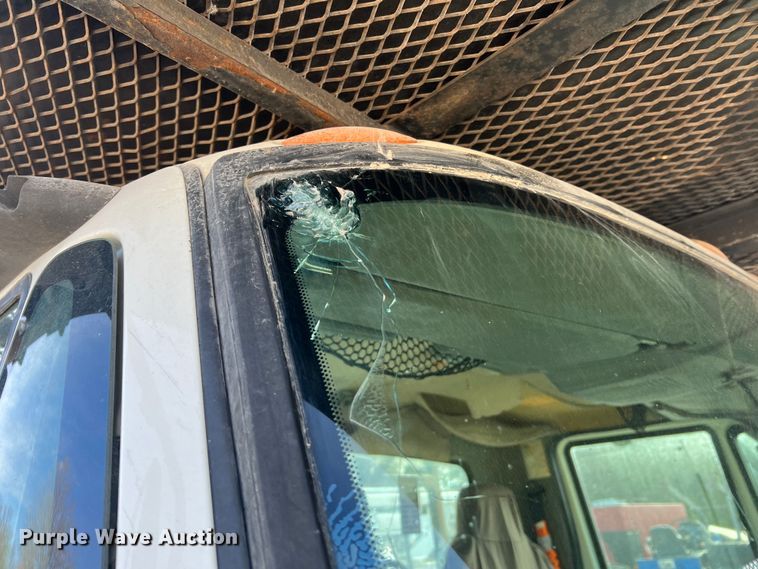 image for item JU9850 2005 International 4300  forestry bucket truck