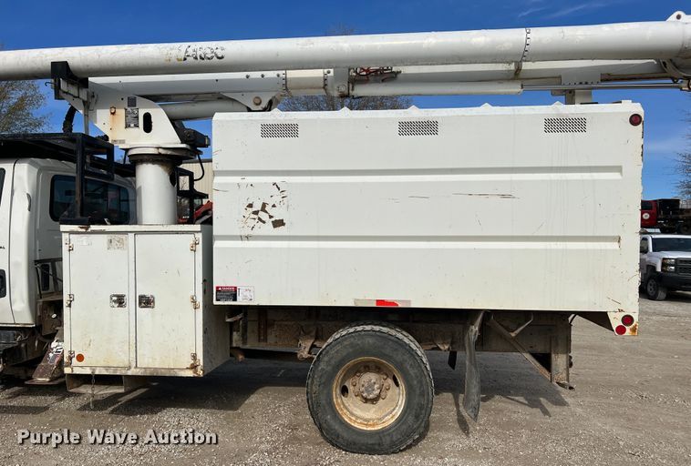 image for item JU9850 2005 International 4300  forestry bucket truck