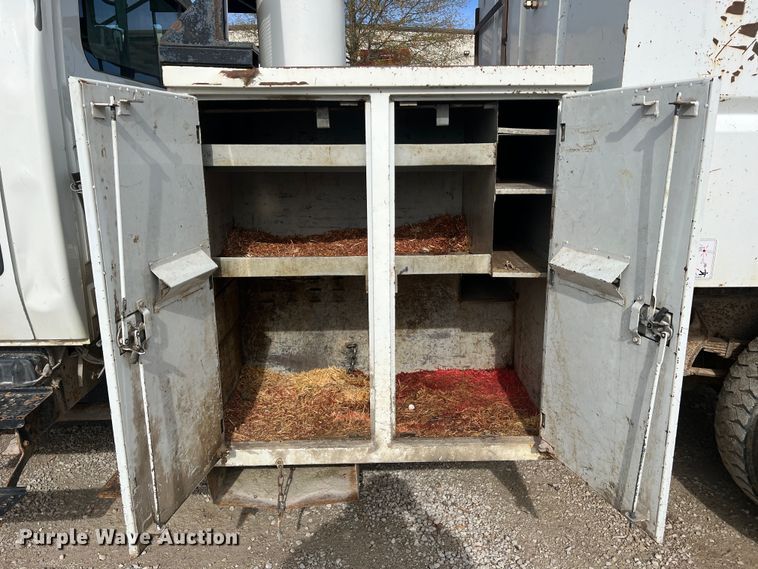 image for item JU9850 2005 International 4300  forestry bucket truck