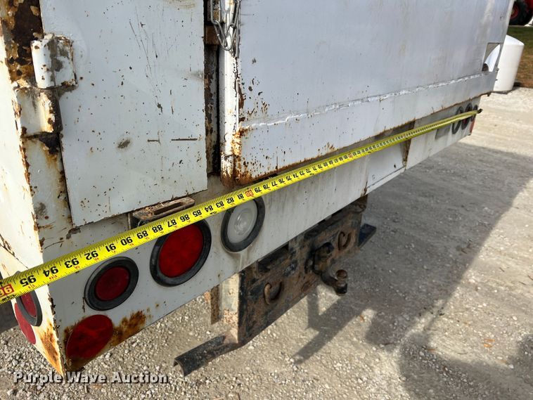 image for item JU9850 2005 International 4300  forestry bucket truck