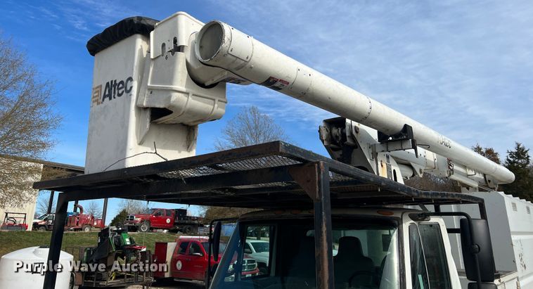 image for item JU9850 2005 International 4300  forestry bucket truck