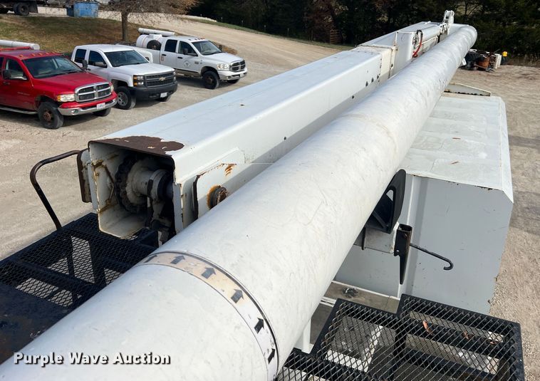 image for item JU9850 2005 International 4300  forestry bucket truck